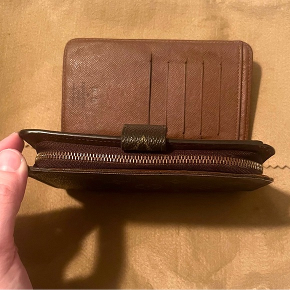 Preloved LV wallet - Picture 3 of 4
